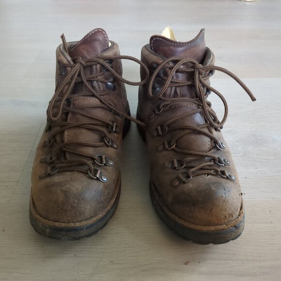 Danner Mountain Light II Boots 30800 Gore-Tex  US Mens 9 Brown Vibram - Picture 1 of 12